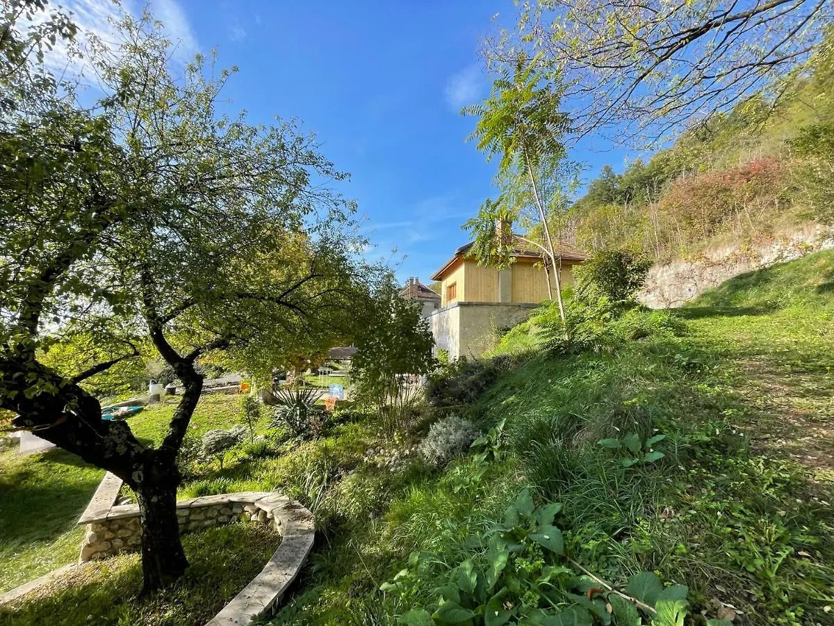 Jolie Cabane Avec Jacuzzi Pour Les Amoureux De La Nature Tullins