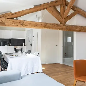 Make My Day, Au Mont D'or Appartement