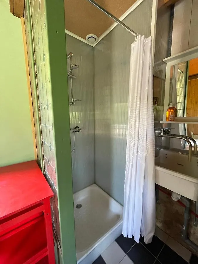 Jolie Cabane Avec Jacuzzi Pour Les Amoureux De La Nature Tullins 0*,
