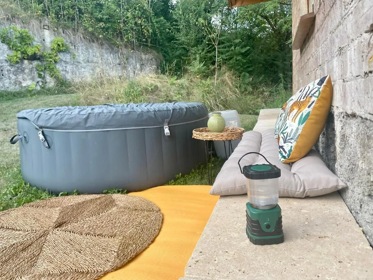Jolie Cabane Avec Jacuzzi Pour Les Amoureux De La Nature Tullins France